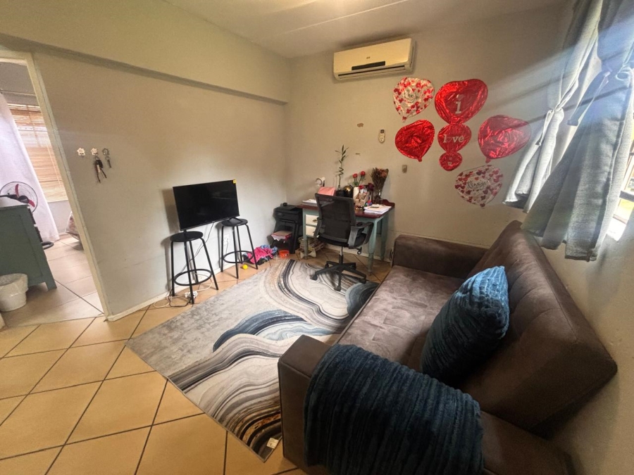 To Let 1 Bedroom Property for Rent in Van Der Hoff Park North West